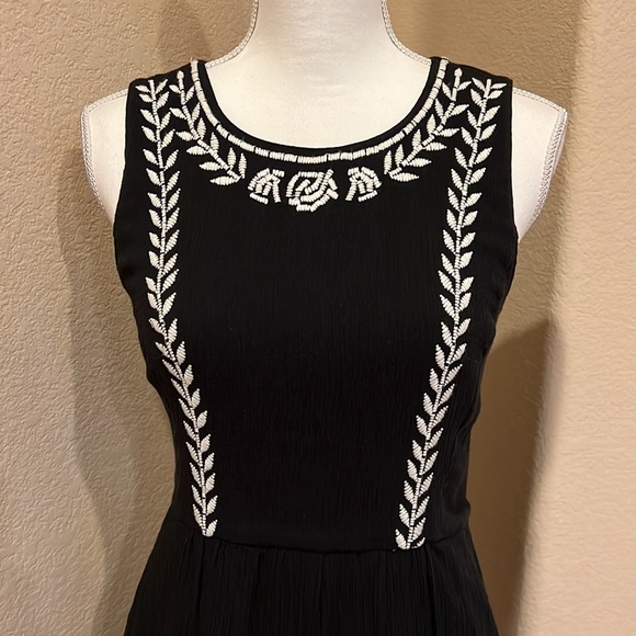 Lucky Brand Black Sleeveless Embroidered Dress - Picture 3 of 16